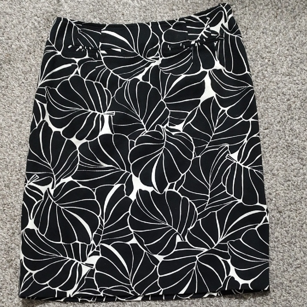Black and White Leaf Print Skirt